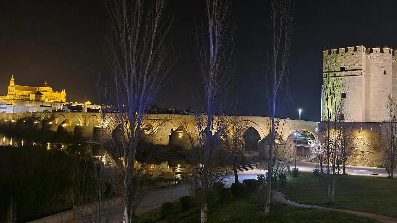 Albolafia Junto Puente Romano Cordoba